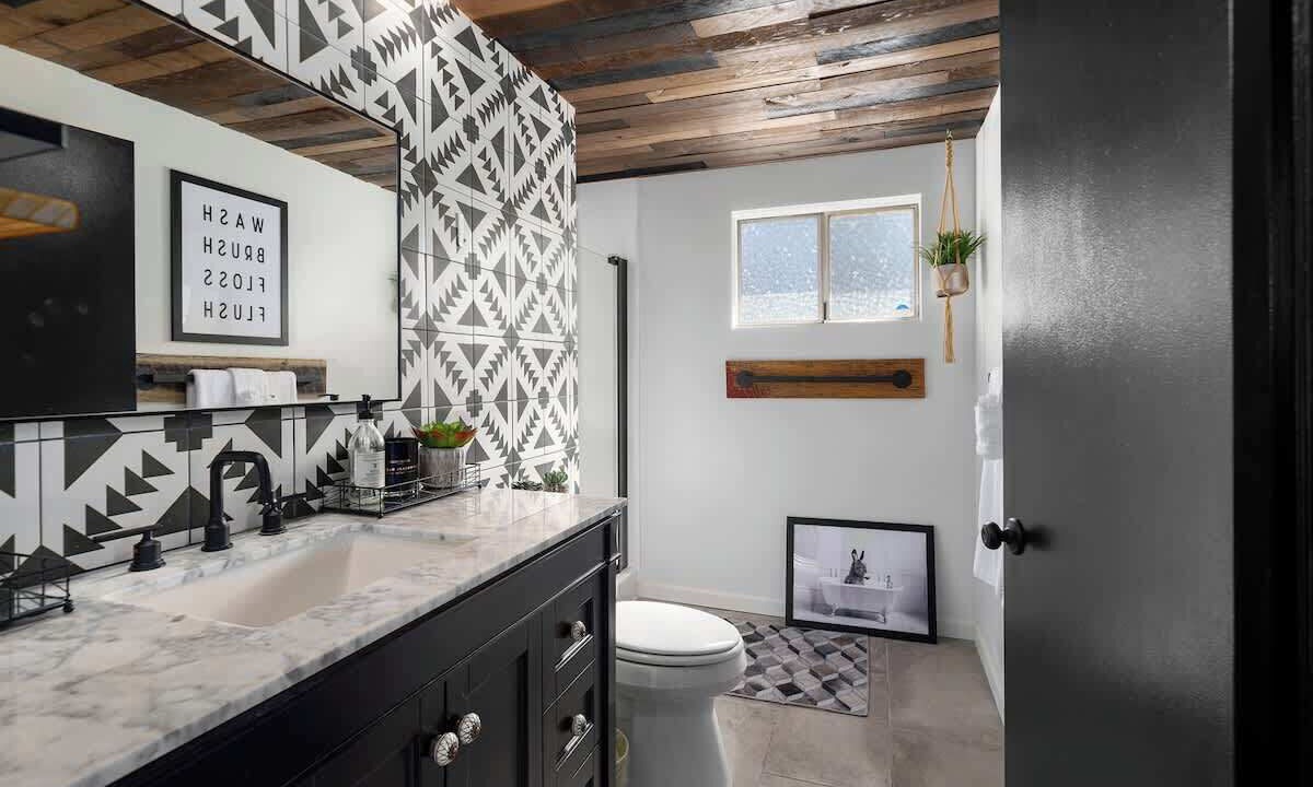 Photo of Bathroom in Valley Village