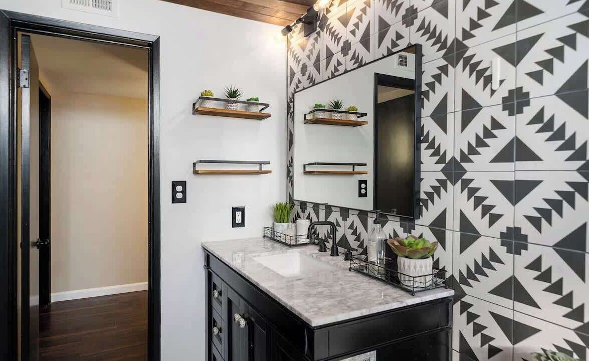 Photo of Bathroom in Valley Village