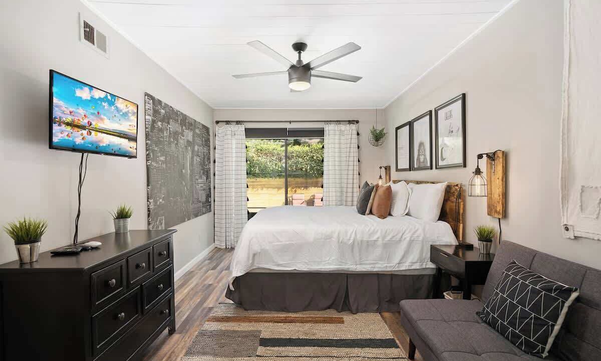 Photo of Bedroom in Valley Village