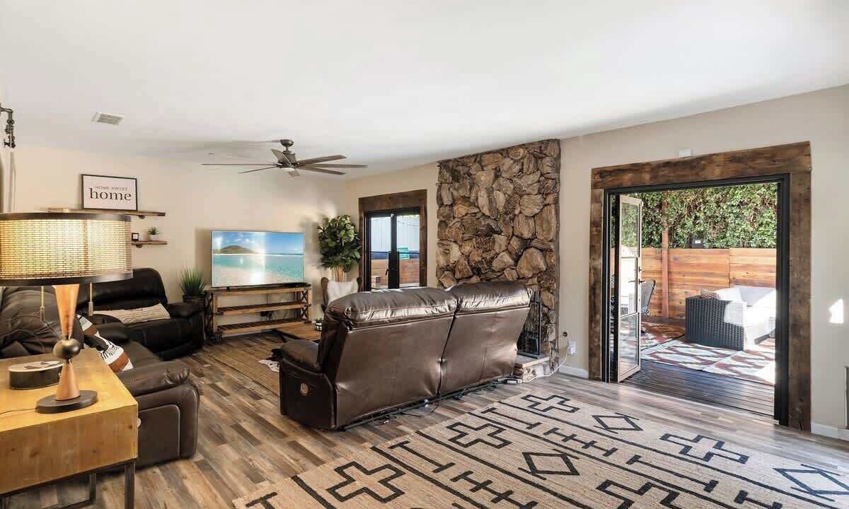 Photo of Livingroom in Valley Village