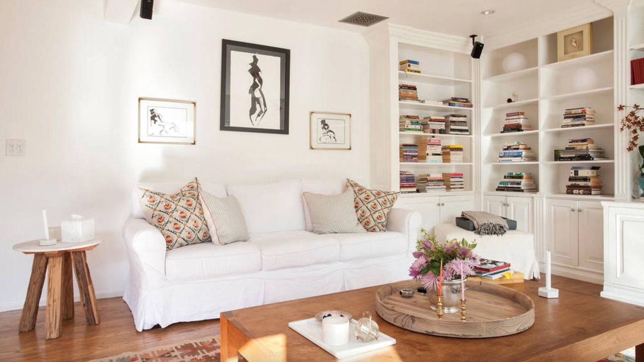 Photo of Livingroom in Mid-Wilshire