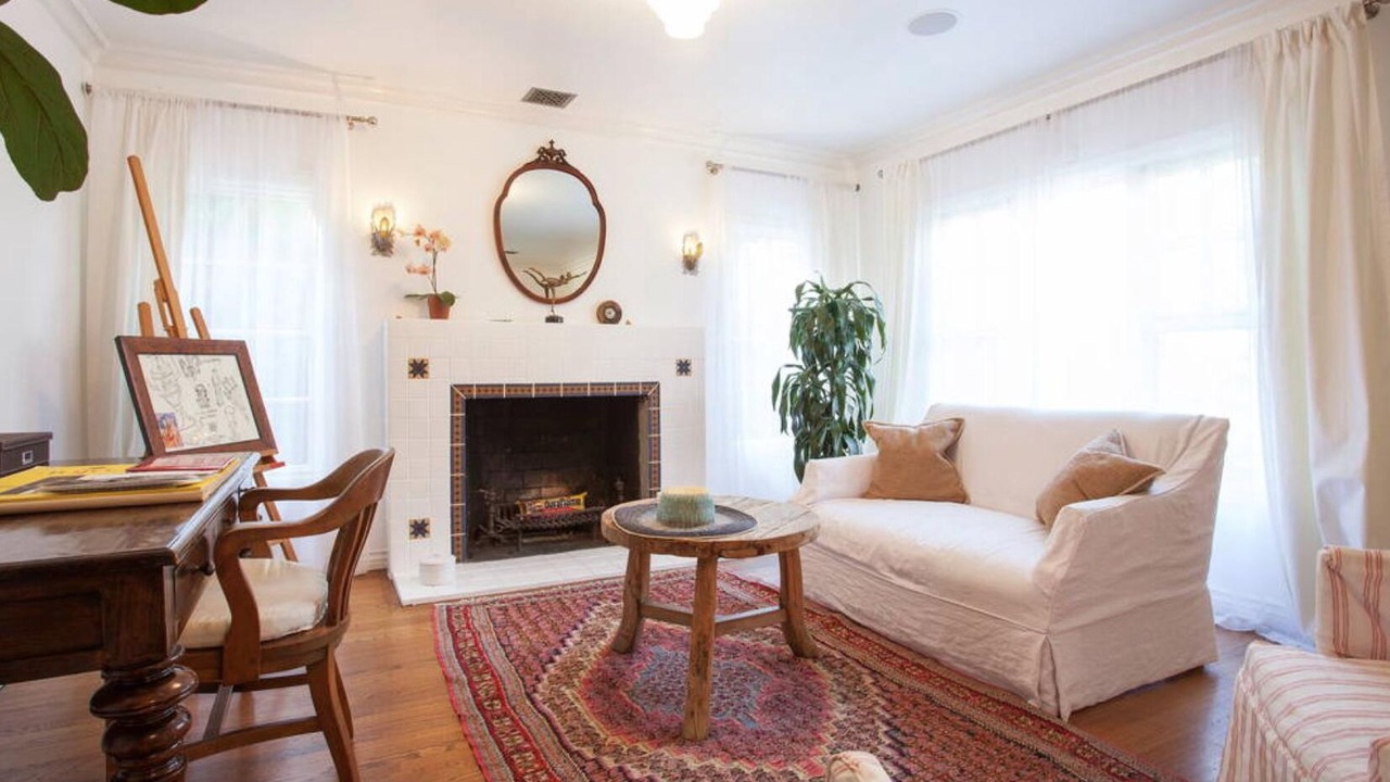 Photo of Livingroom in Mid-Wilshire