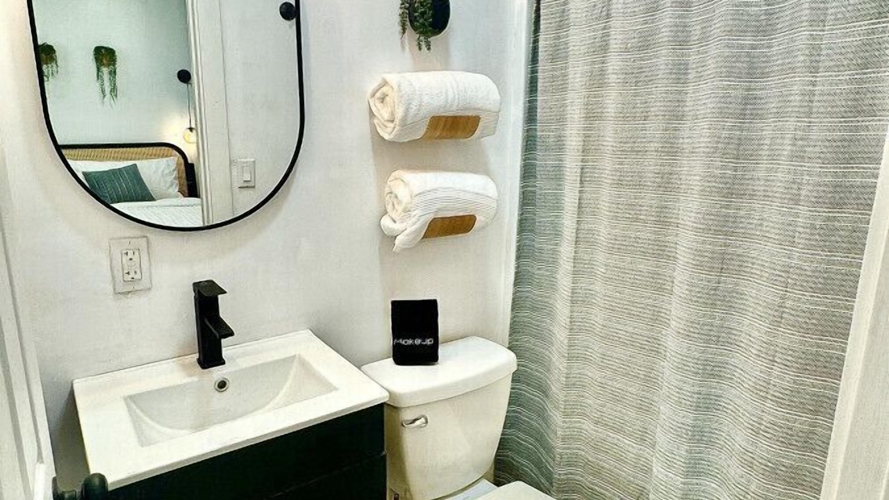 Photo of Bathroom in Shelltown