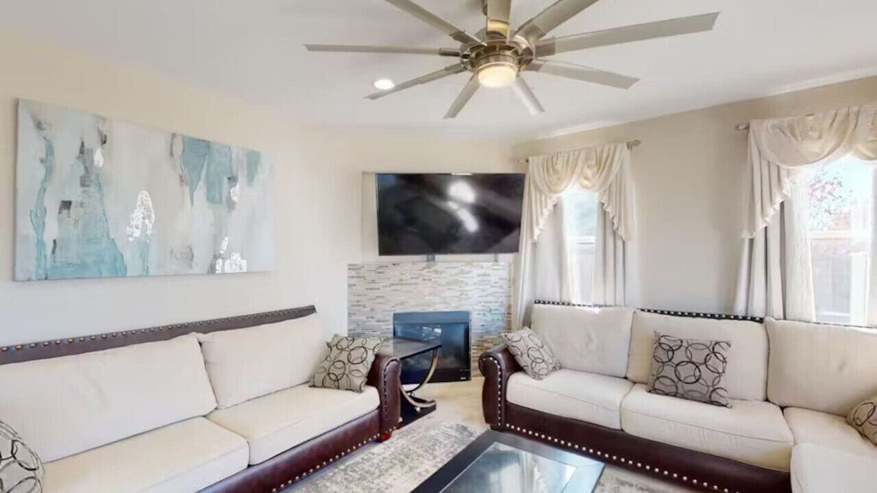 Photo of Livingroom in Chico