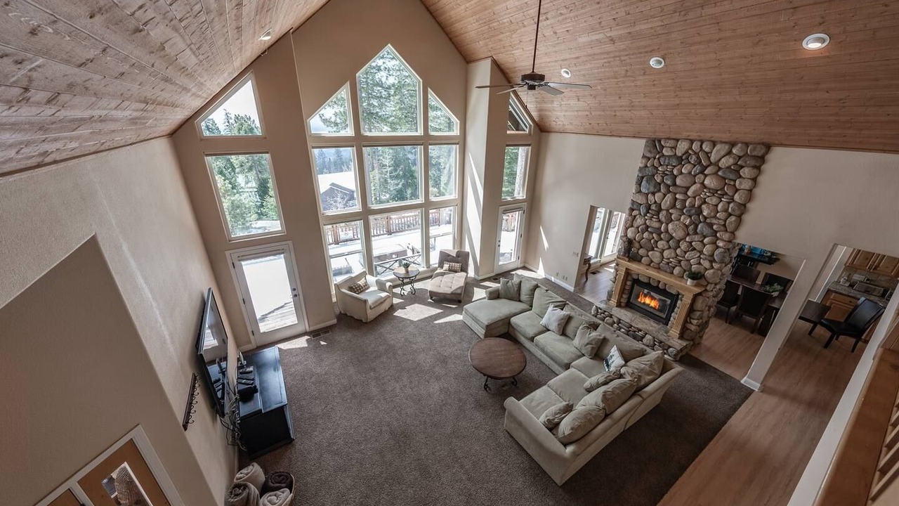 Photo of Livingroom in Shaver Lake