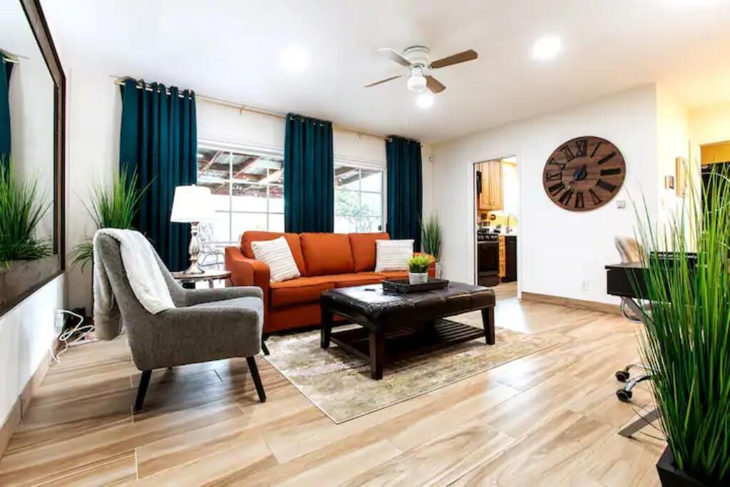 Photo of Livingroom in Anaheim Resort