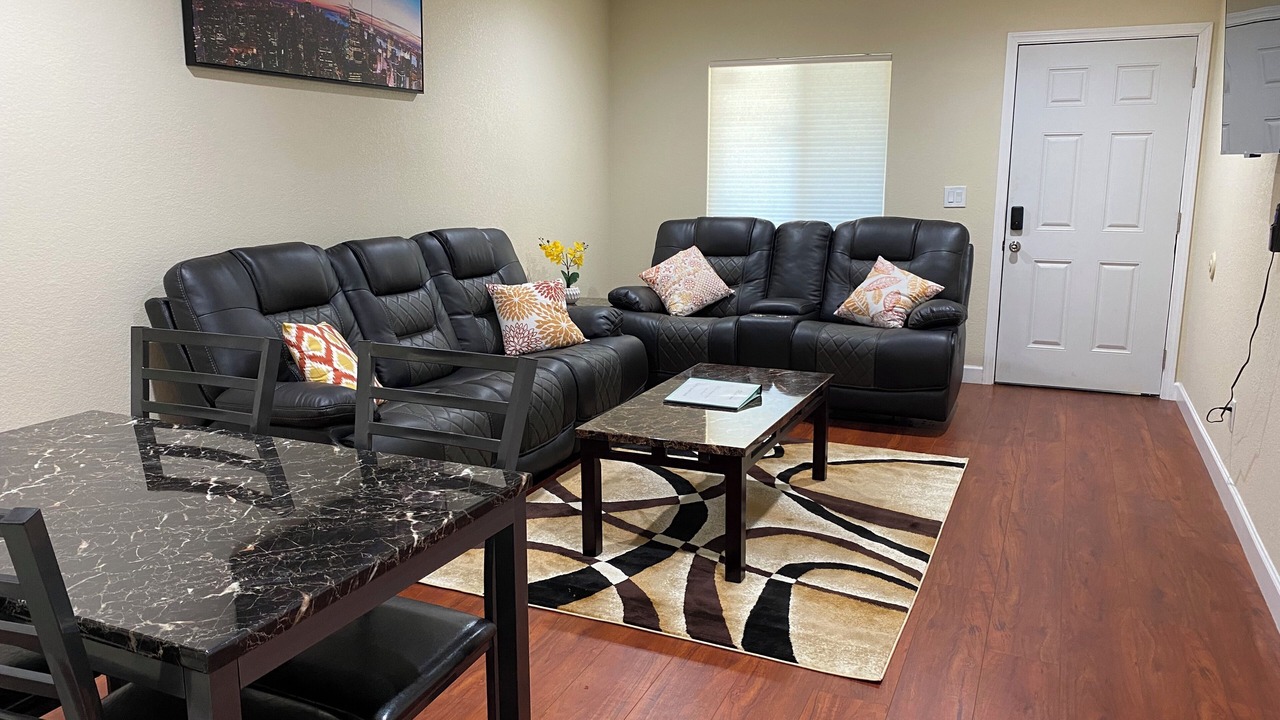Photo of Livingroom in North Oak Park