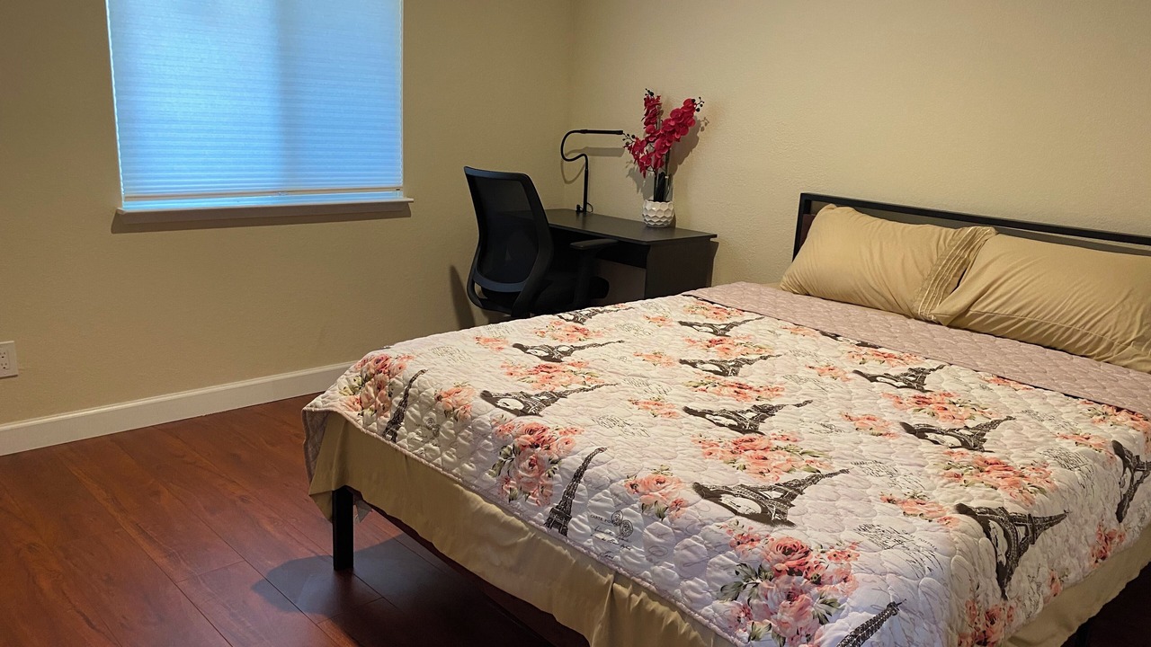 Photo of Bedroom in North Oak Park
