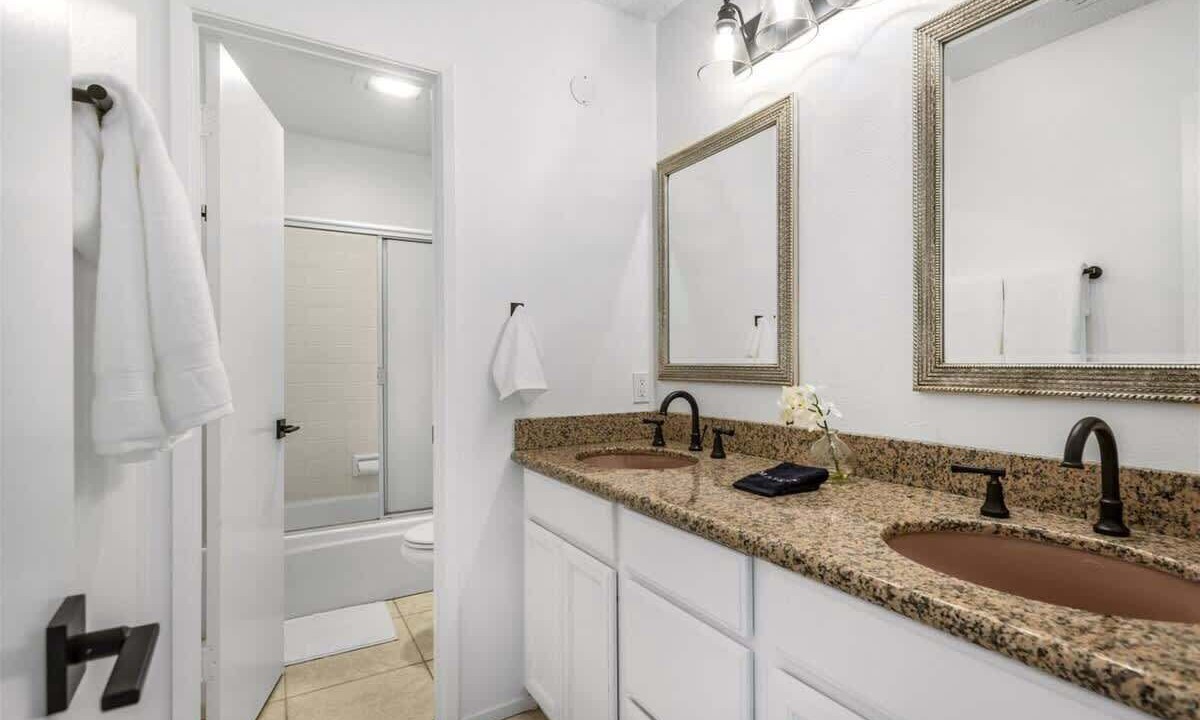Photo of Bathroom in Araby