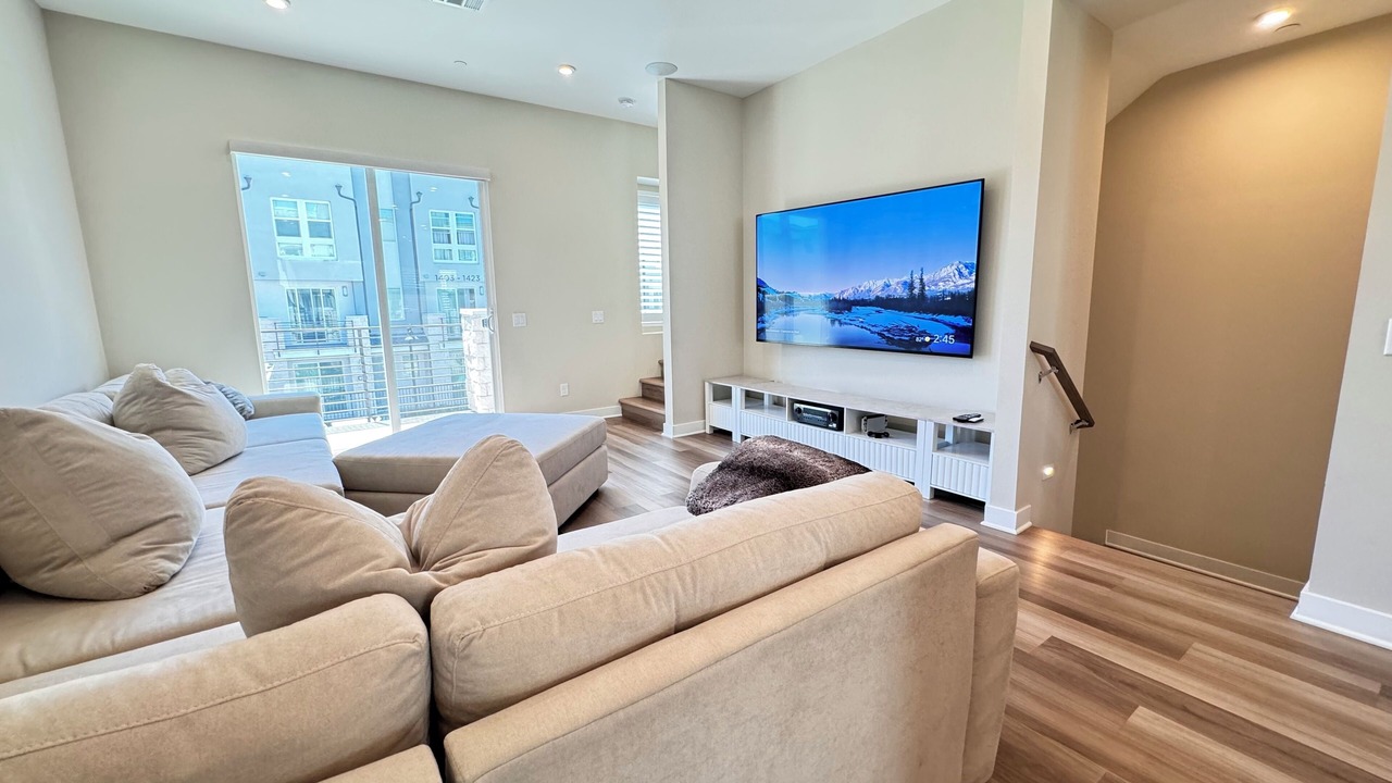Photo of Livingroom in Anaheim Resort