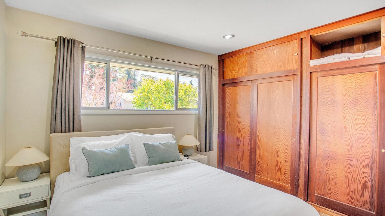 Photo of Bedroom in Mountain View