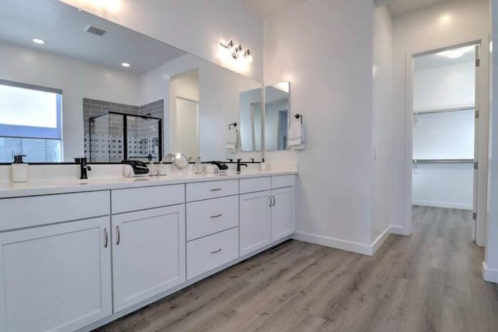 Photo of Bathroom in South Mountain