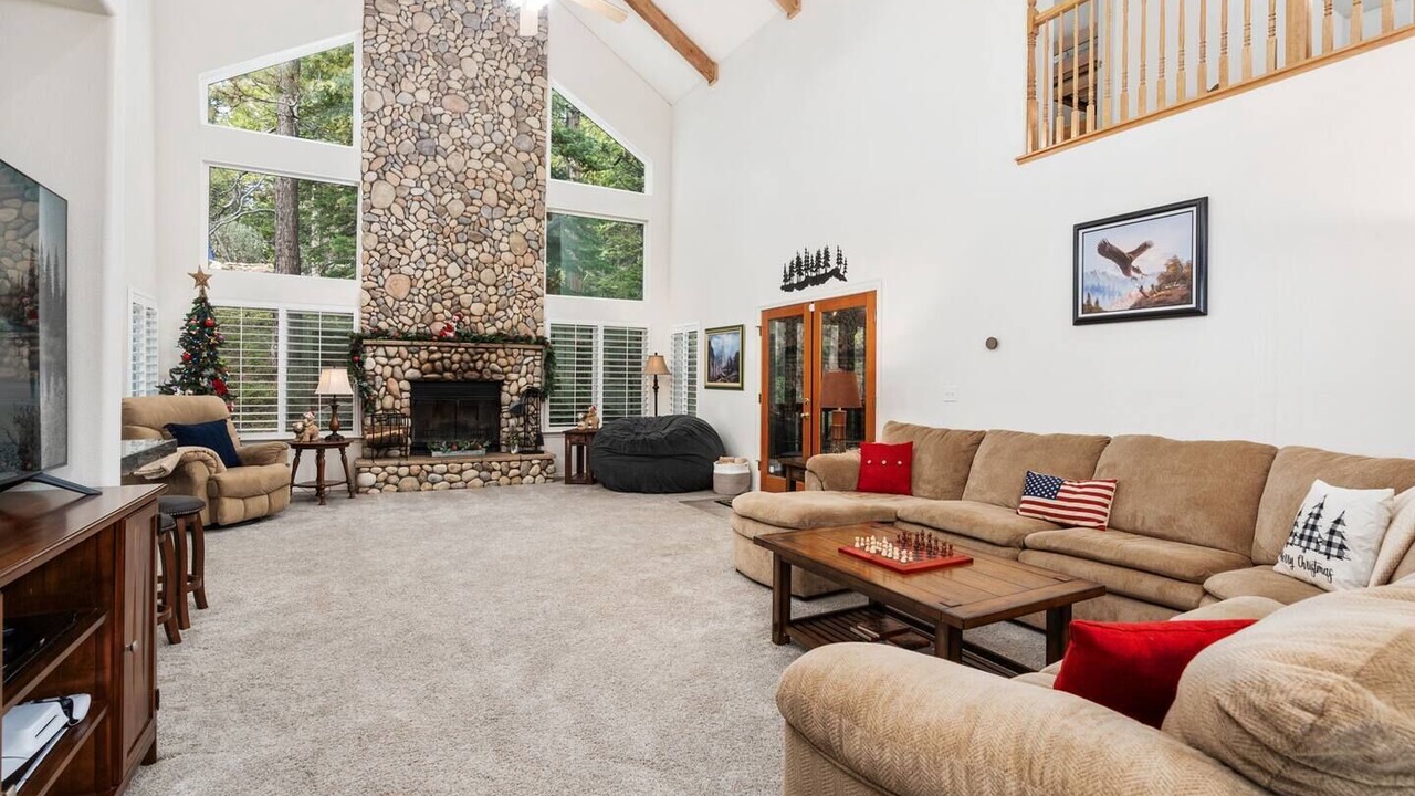Photo of Livingroom in Shaver Lake
