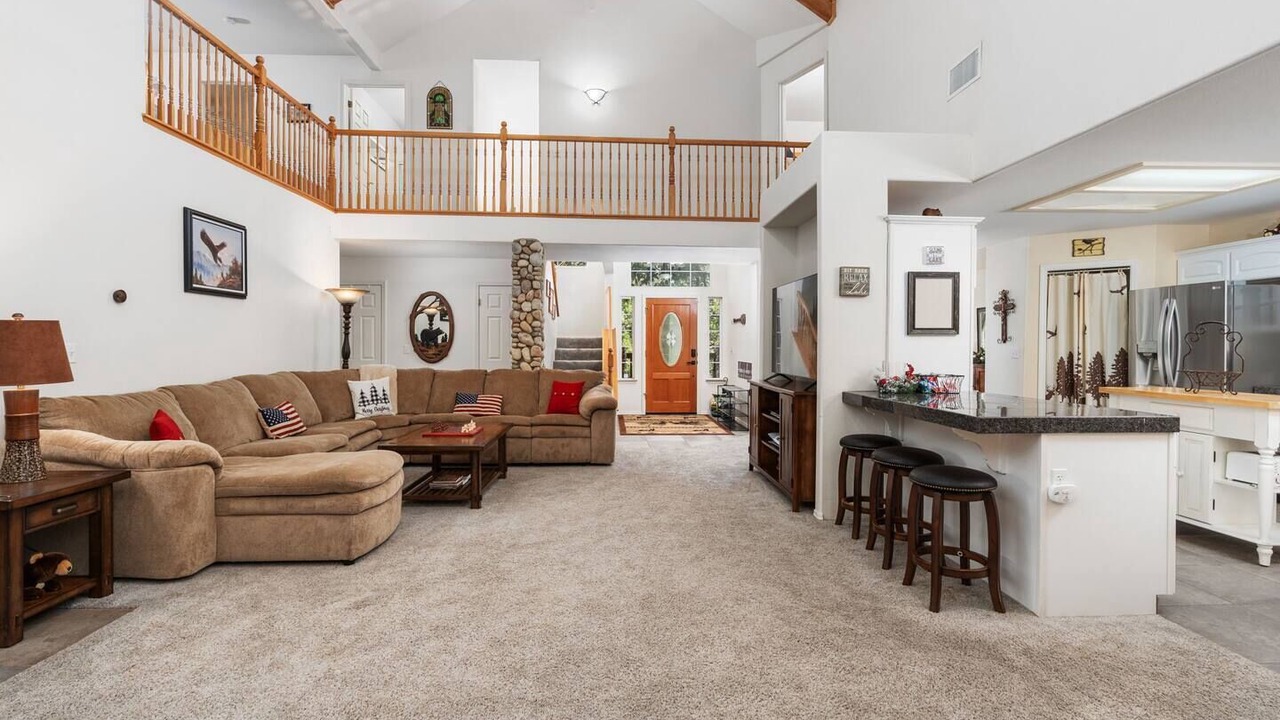 Photo of Livingroom in Shaver Lake