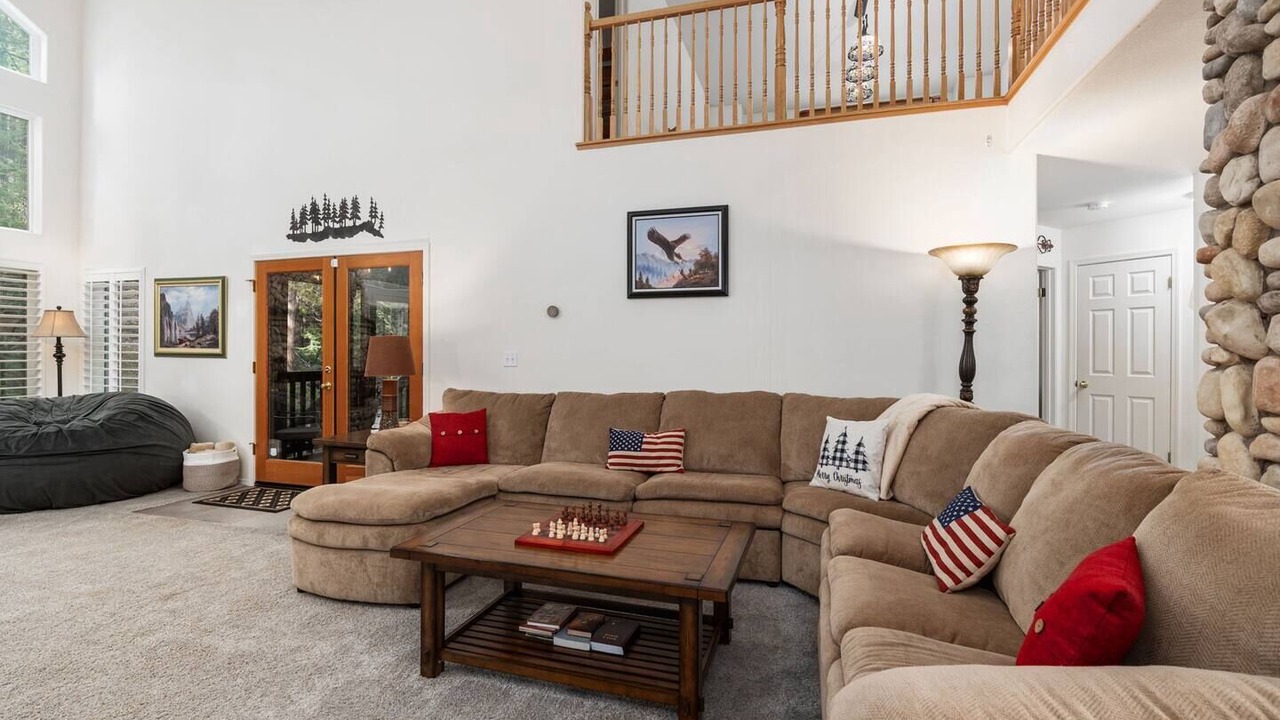 Photo of Livingroom in Shaver Lake