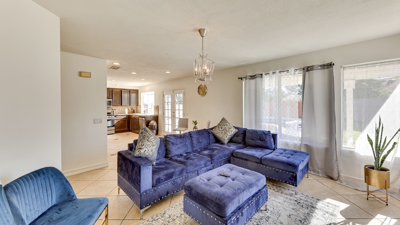 Photo of Livingroom in Lake Elsinore