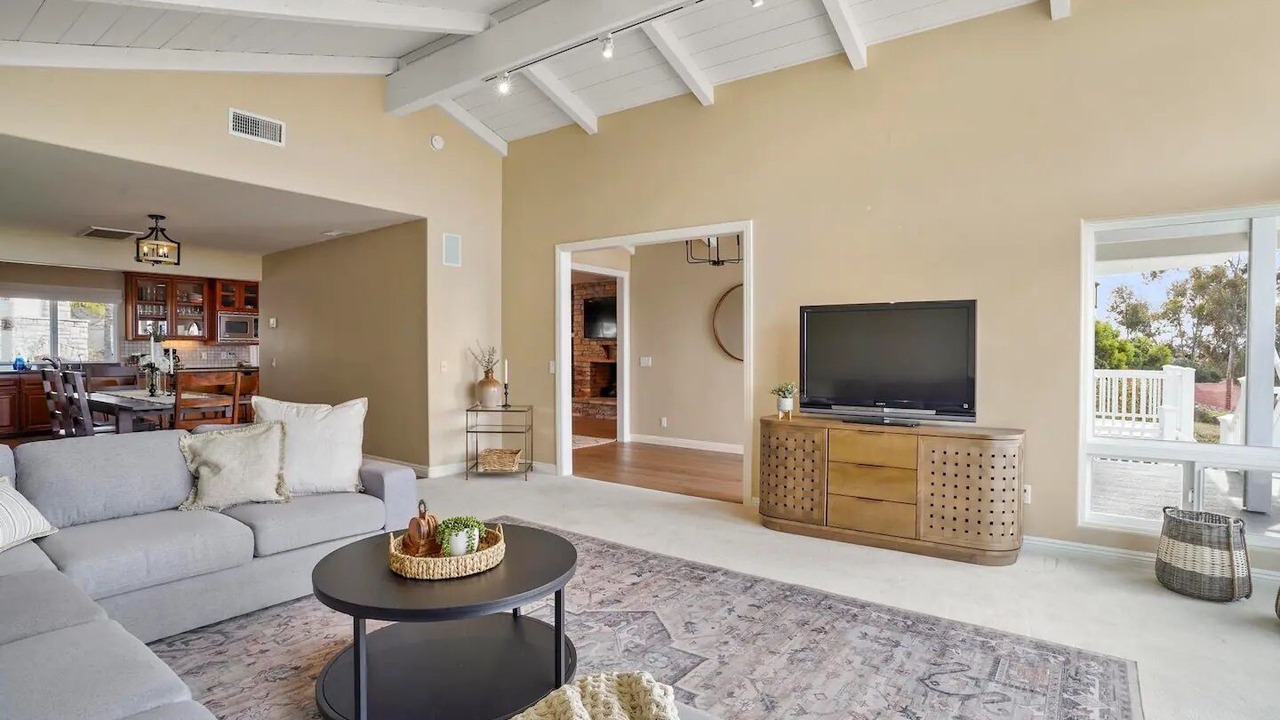 Photo of Livingroom in Bay Park