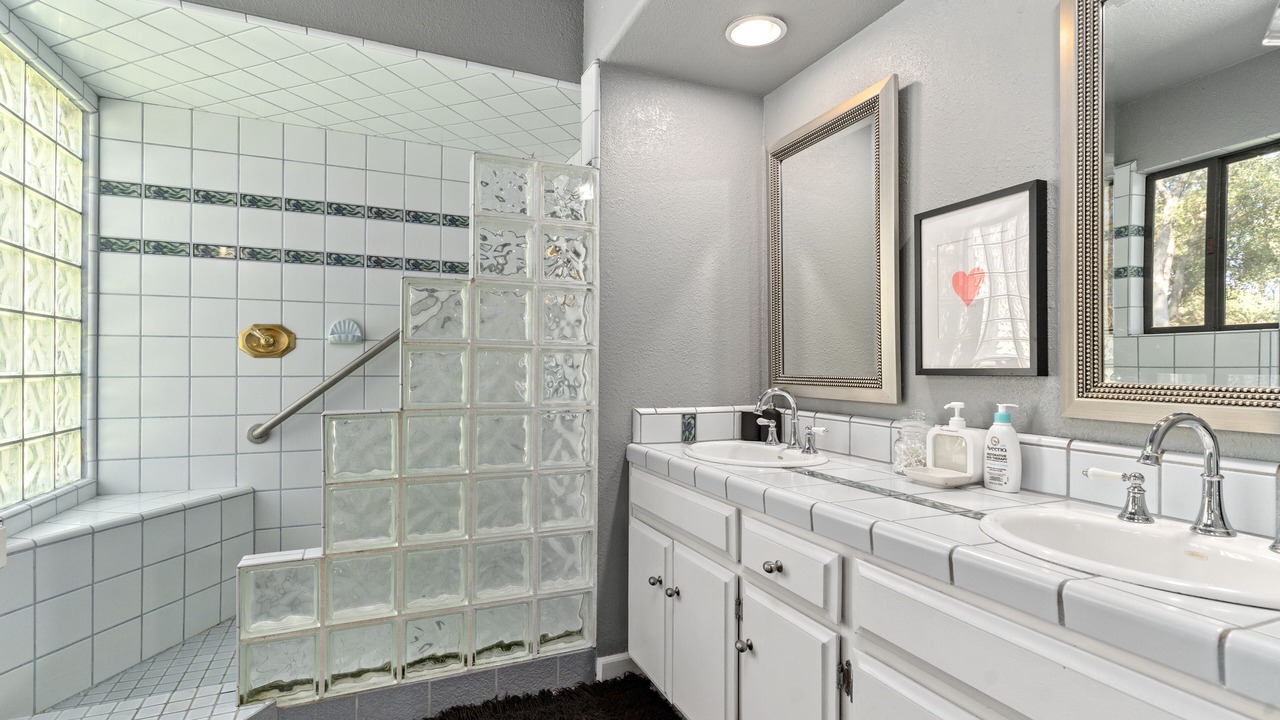 Photo of Bathroom in Iowa Hill