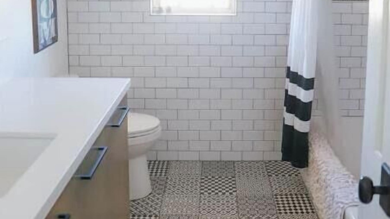 Photo of Bathroom in Vista