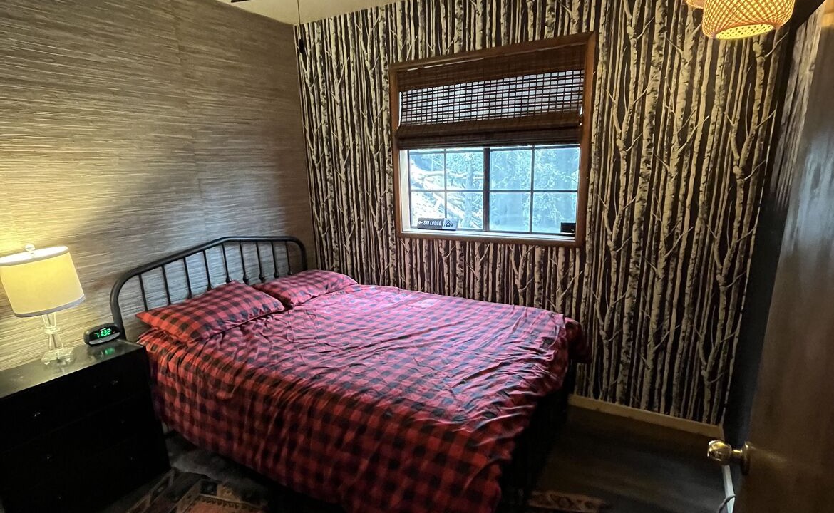 Photo of Bedroom in Crestline
