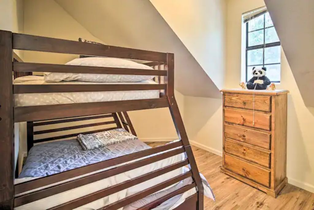 Photo of Bedroom in Crestline