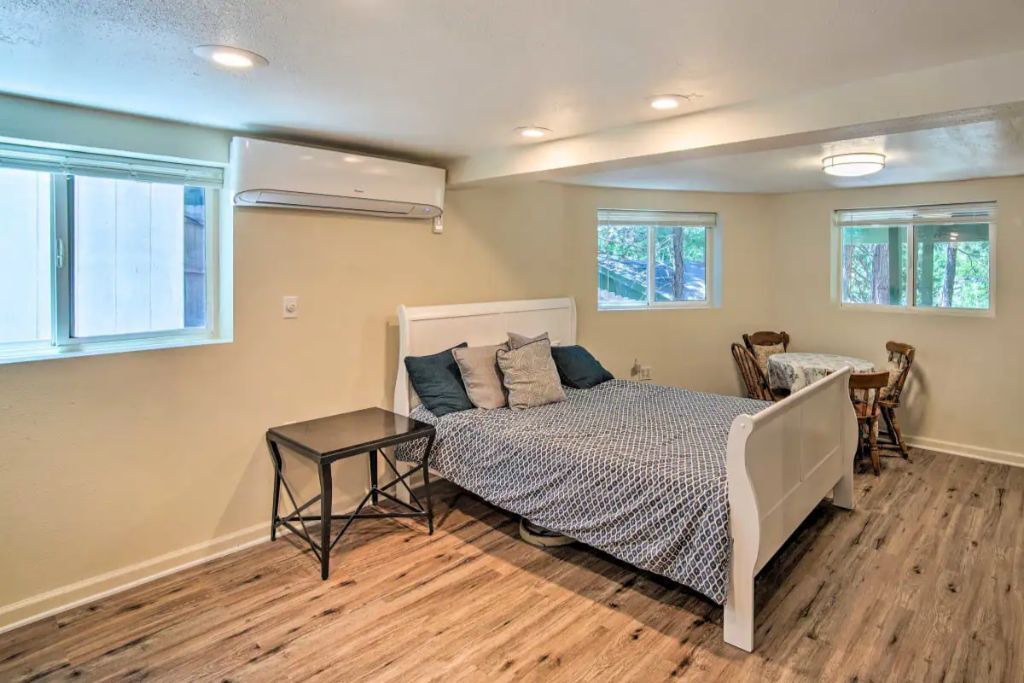 Photo of Bedroom in Crestline