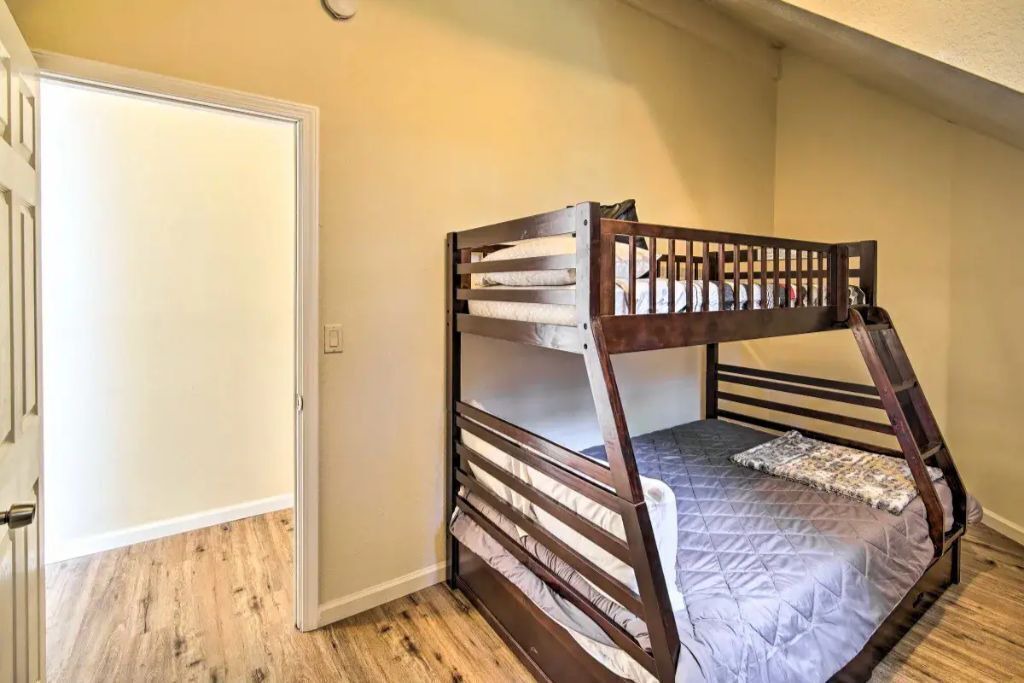 Photo of Bedroom in Crestline