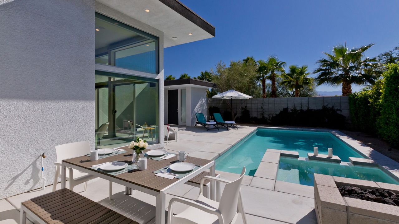 Photo of Outdoor in Racquet Club West