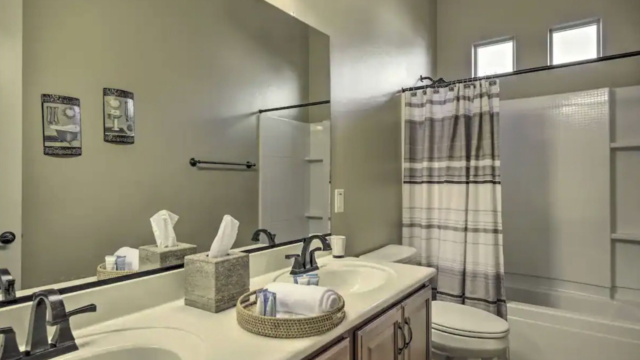 Photo of Bathroom in Montecito in Estrella