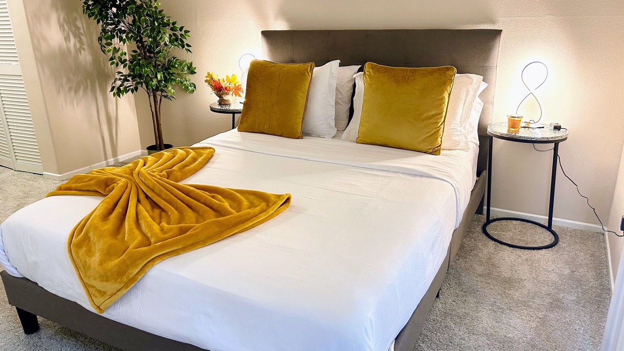 Photo of Bedroom in Fox Hills