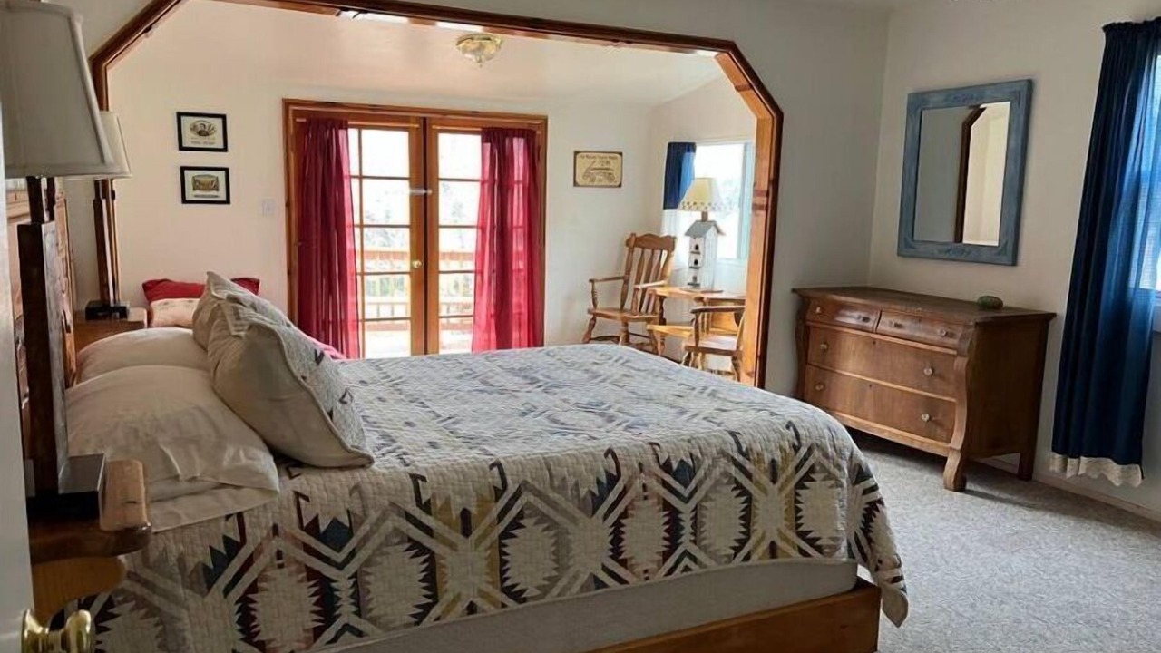Photo of Bedroom in Kernville