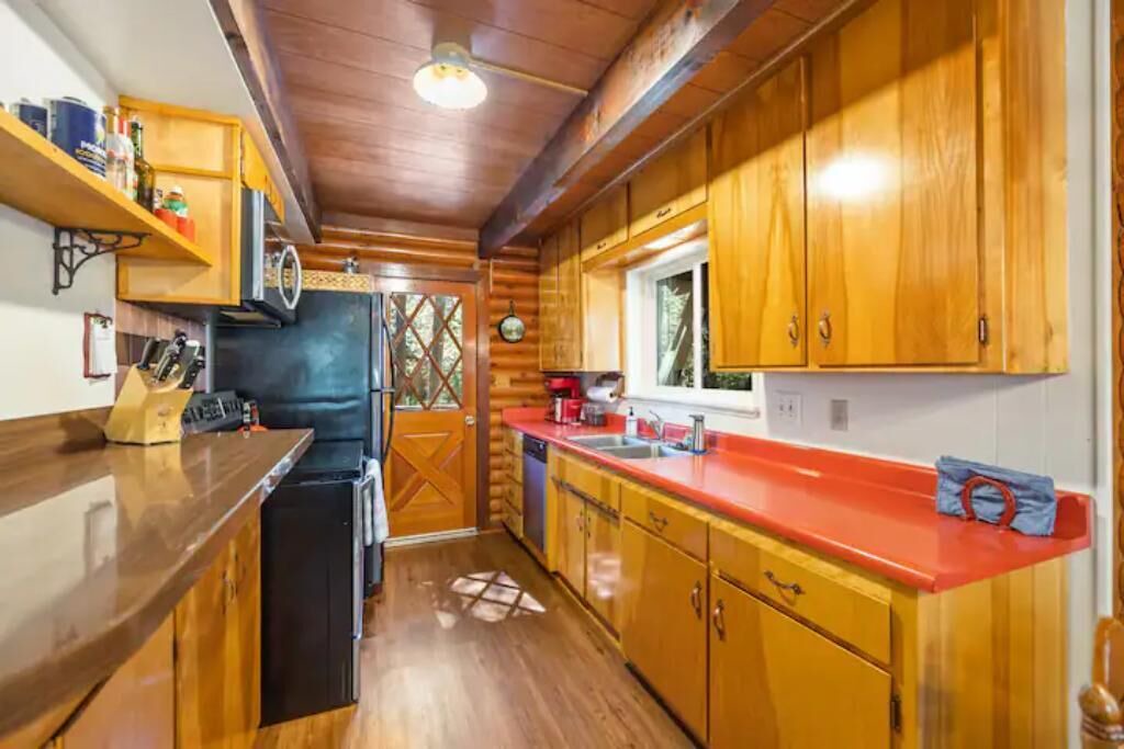 Photo of Kitchen in Serene Lakes