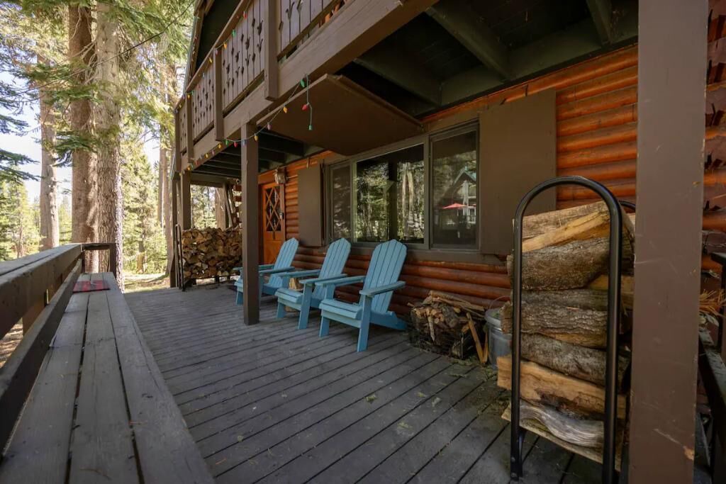 Photo of Patio Balcony in Serene Lakes