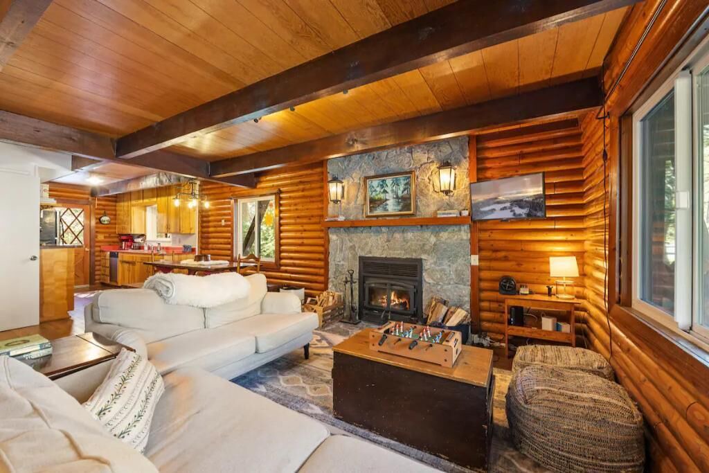 Photo of Livingroom in Serene Lakes