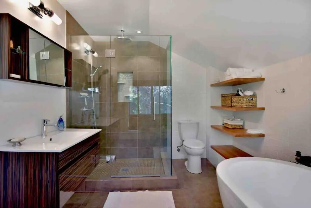 Photo of Bathroom in Old Topanga