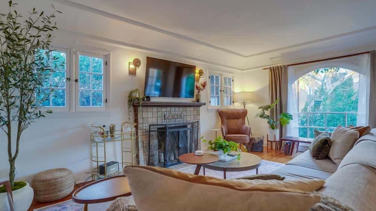 Photo of Livingroom in Fairfax District