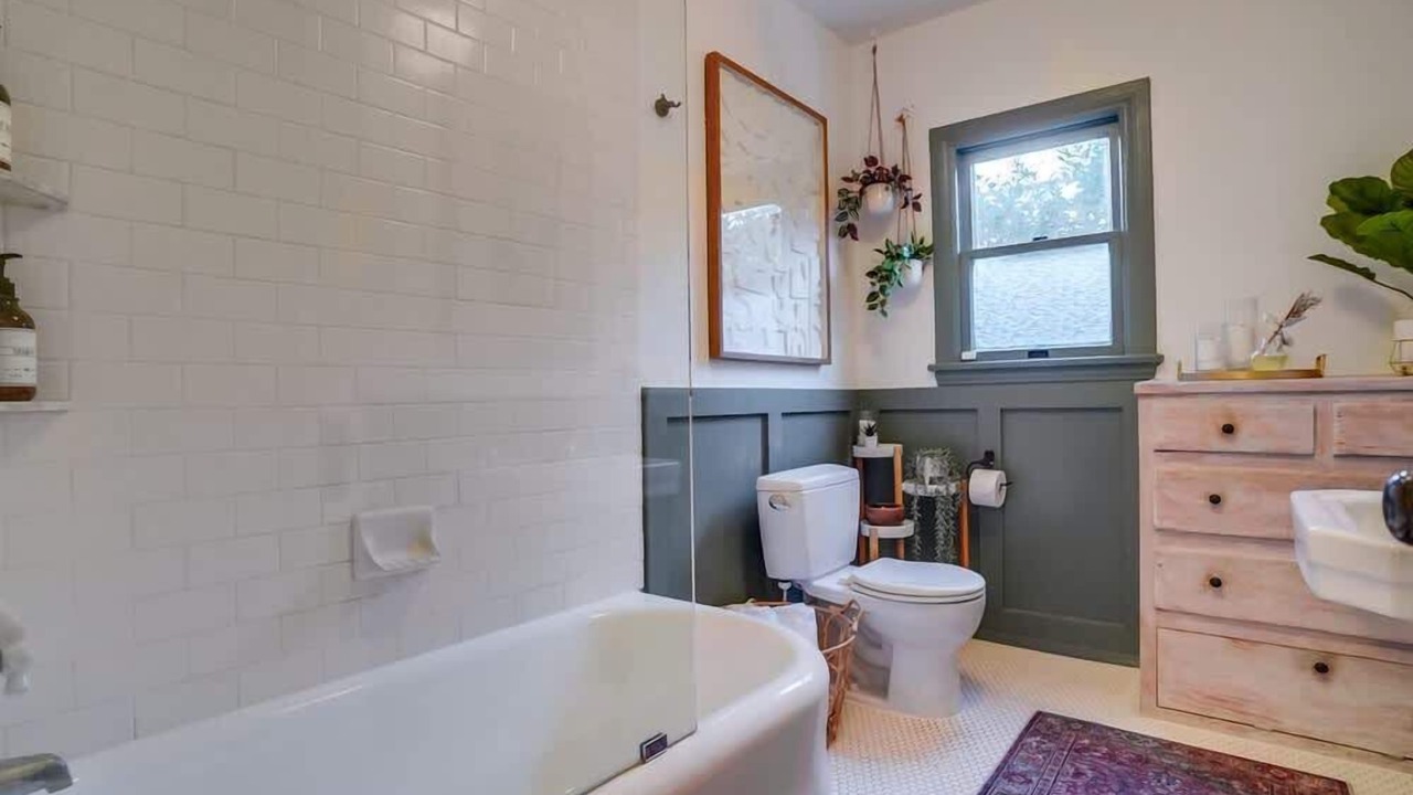Photo of Bathroom in Fairfax District