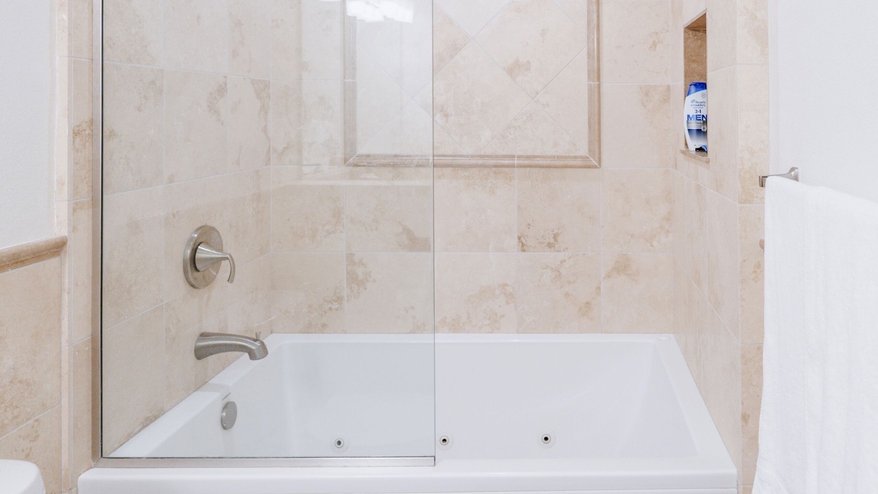 Photo of Bathroom in Lamanda Park