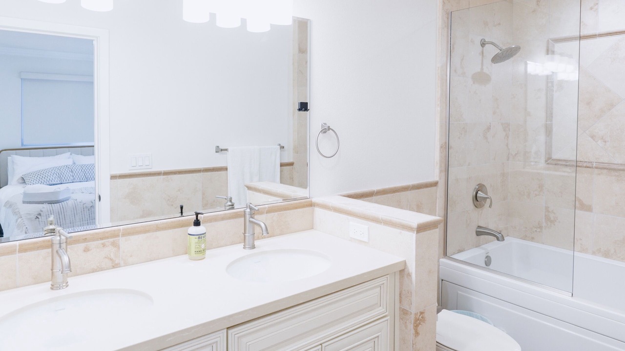 Photo of Bathroom in Lamanda Park