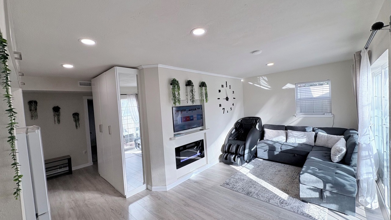 Photo of Livingroom in Westlake