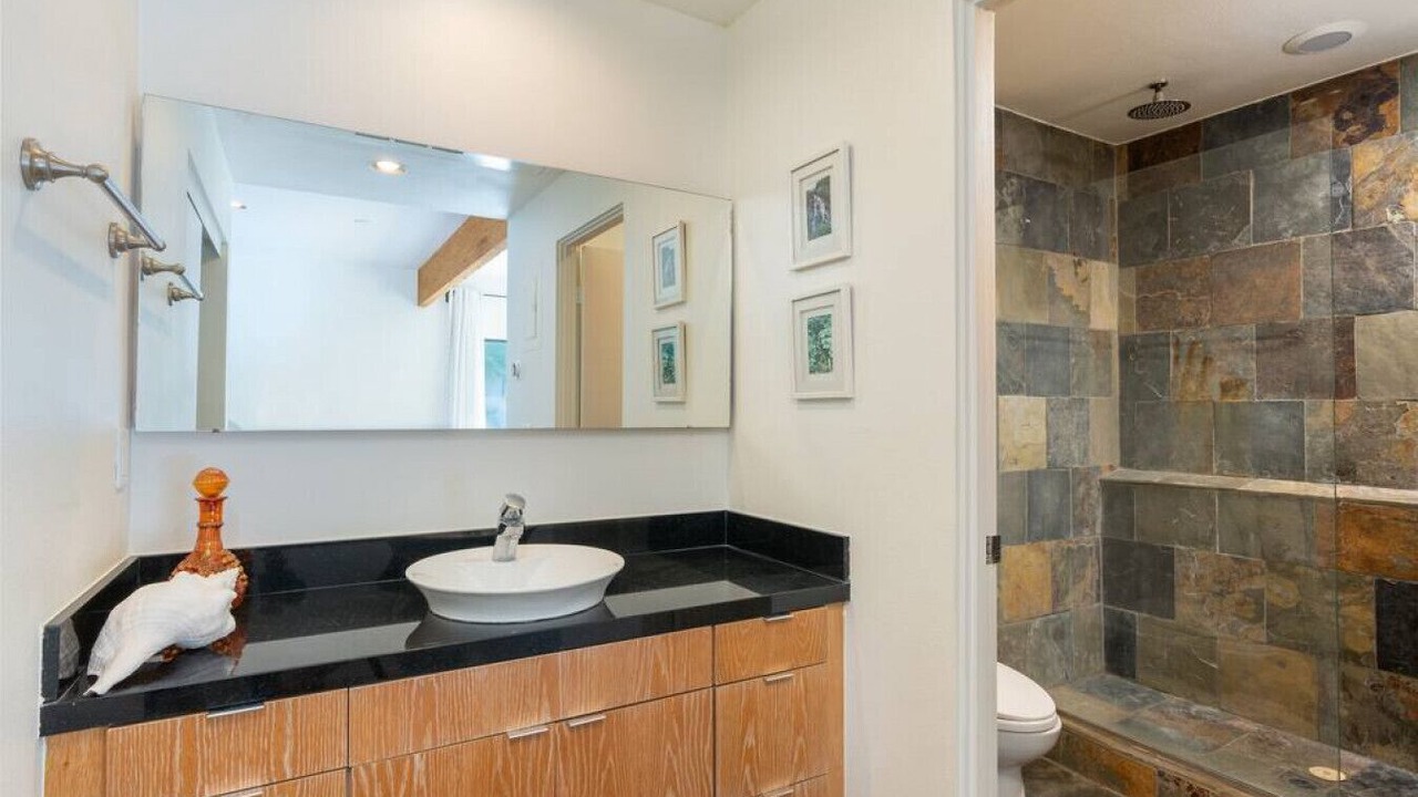 Photo of Bathroom in Baristo