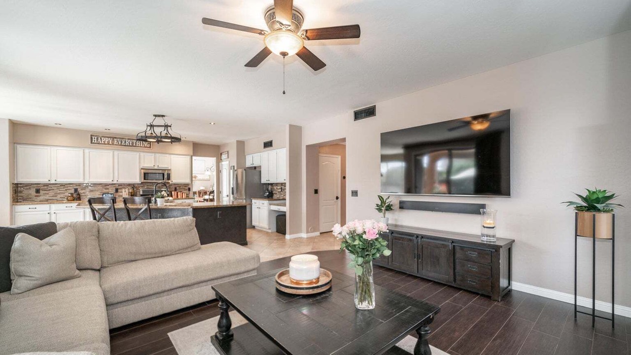 Photo of Livingroom in Desert Ridge