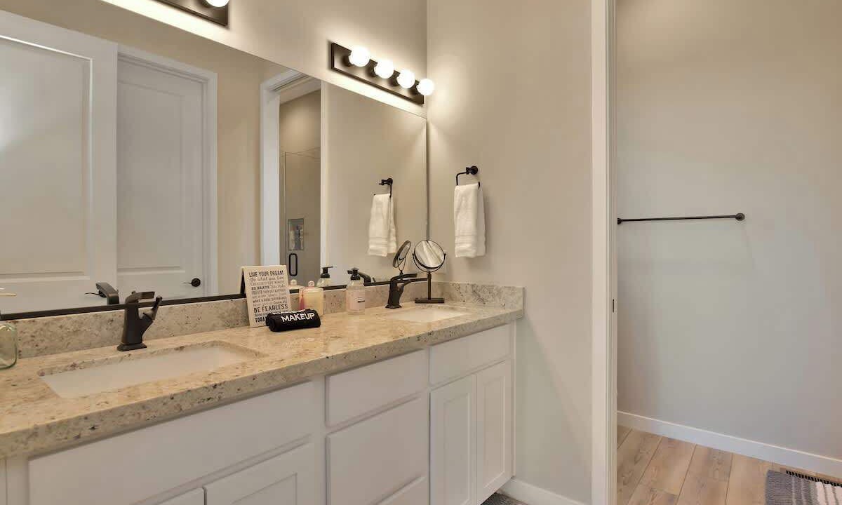 Photo of Bathroom in Diamond Valley