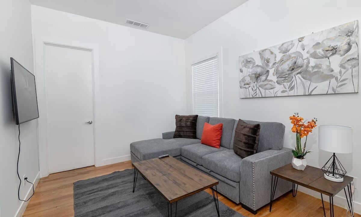 Photo of Livingroom in Ralph Bunche
