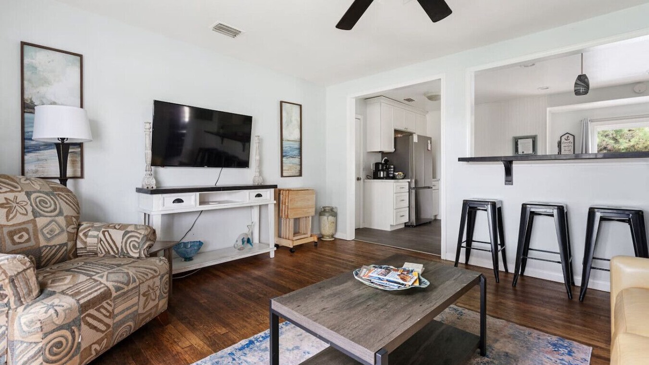 Photo of Livingroom in East Side Capistrano