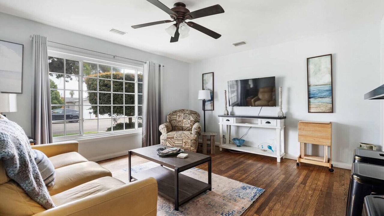 Photo of Livingroom in East Side Capistrano