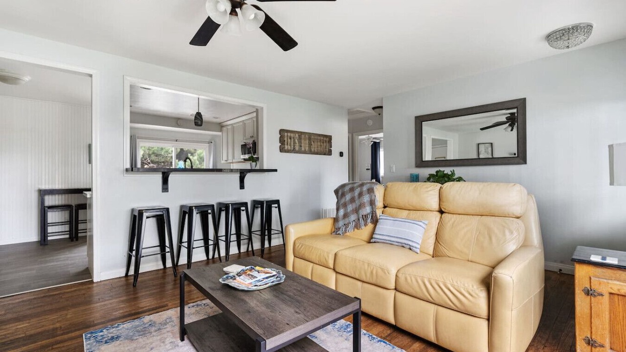Photo of Livingroom in East Side Capistrano
