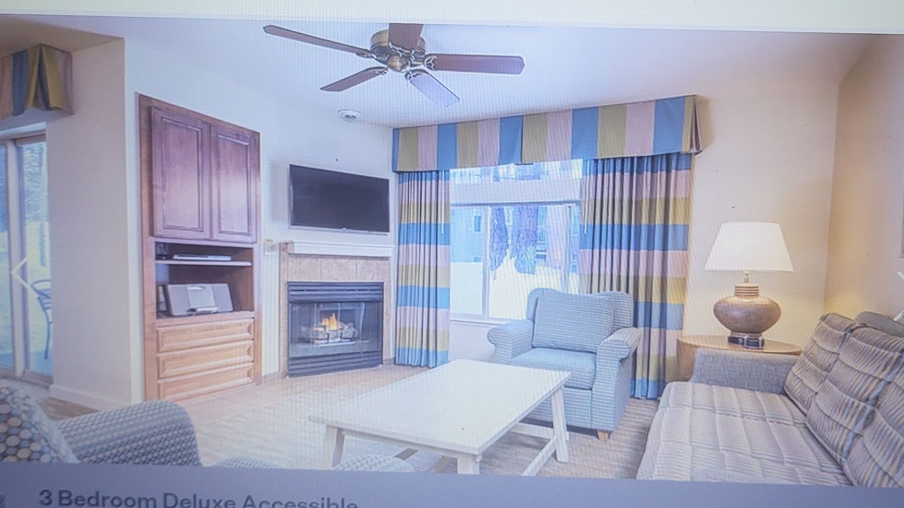 Photo of Livingroom in Round Hill Village