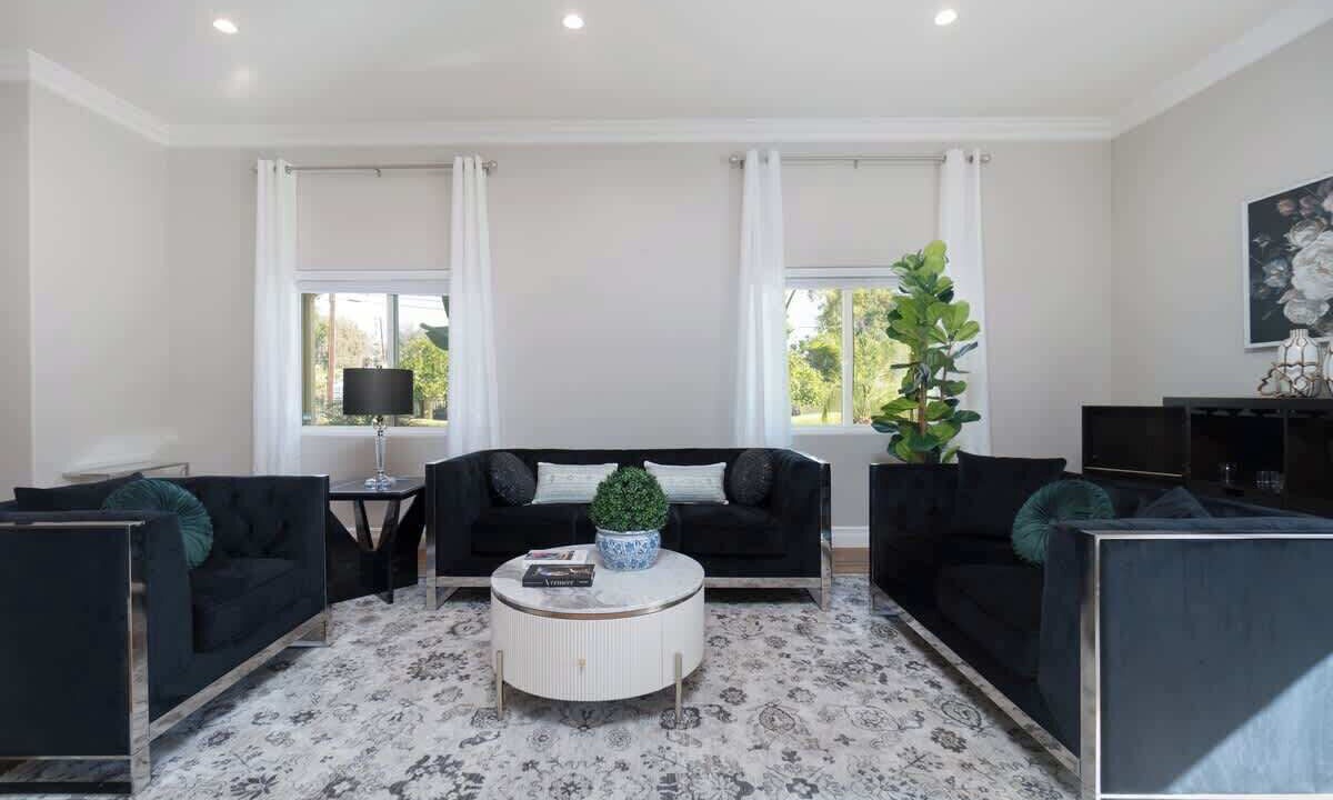Photo of Livingroom in Encino