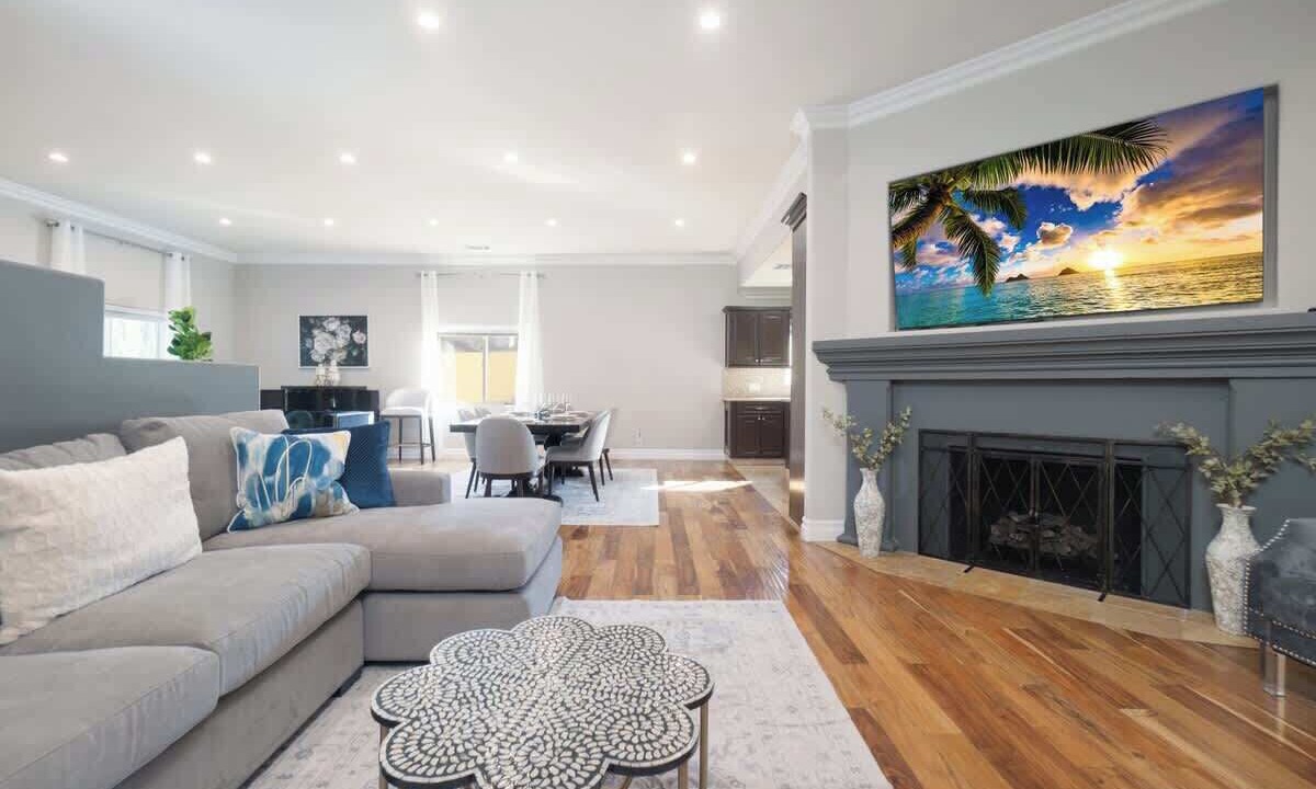 Photo of Livingroom in Encino